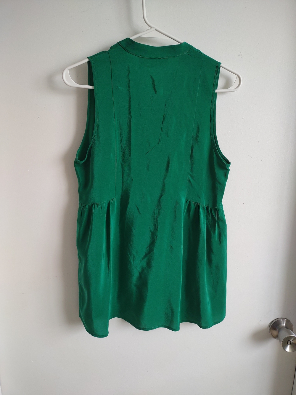 100%silk Sleeveless V-Neck Peplum Top - Emerald Green - Picture 2 of 10